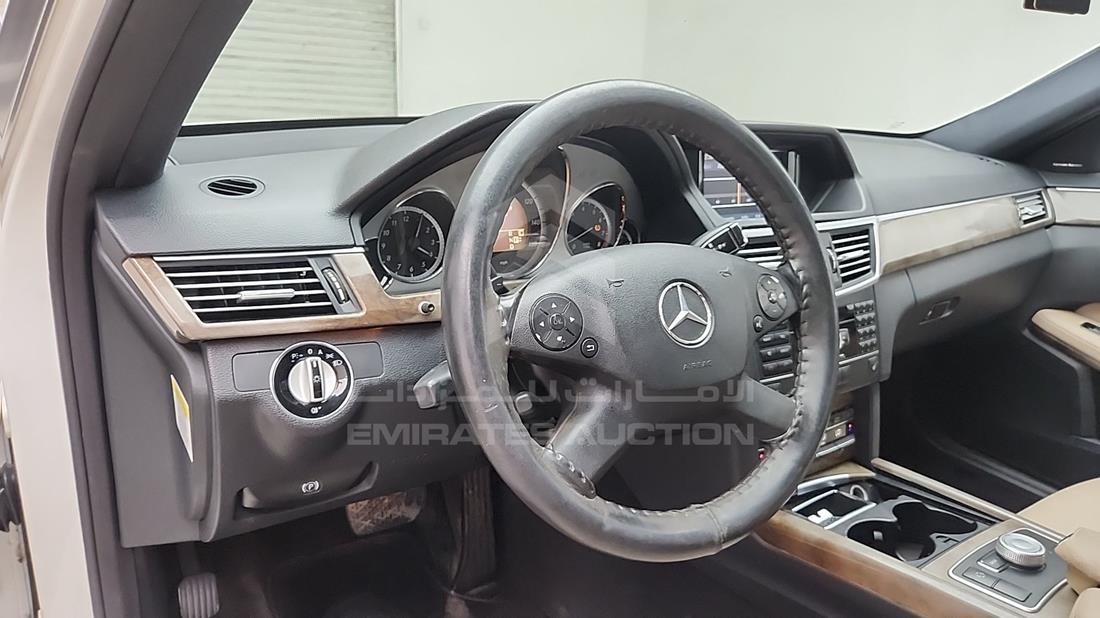 مرسيدس E 350 2010 — زاوية واجهة السائق الأمامية اليسرى — صورة 14