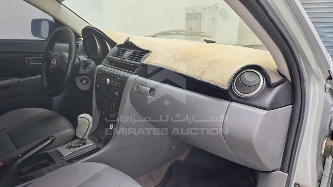 مازدا 3 2008 — زاوية واجهة الراكب الأمامي الأيمن — صورة 27