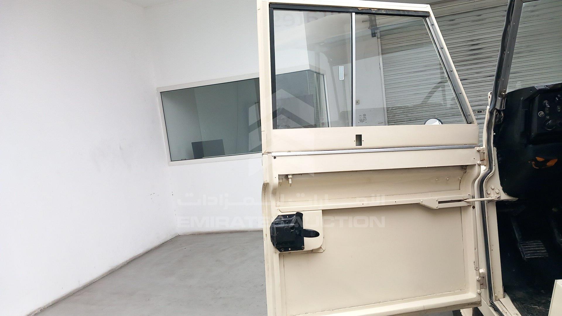 1982 LAND ROVER --- VIN: SALLBABH2AA128907