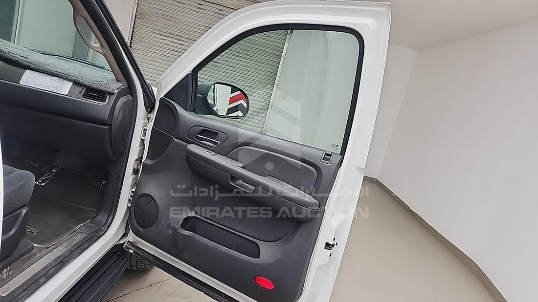 2008 Chevrolet Tahoe — Front Right Door — Photo 26