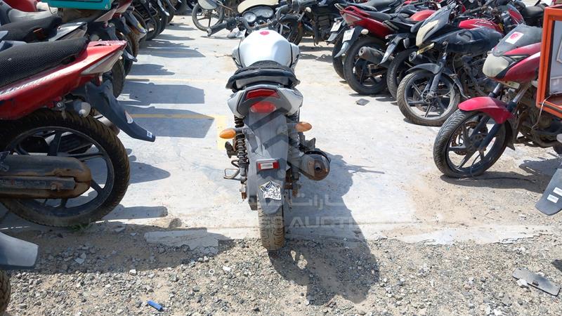 ME1KG0593D2003482 Auction: EmiratesAuction Lot: 406851 ME1KG0593D2003482 Yamaha Motorbike 2013 SILVER Photo 7
