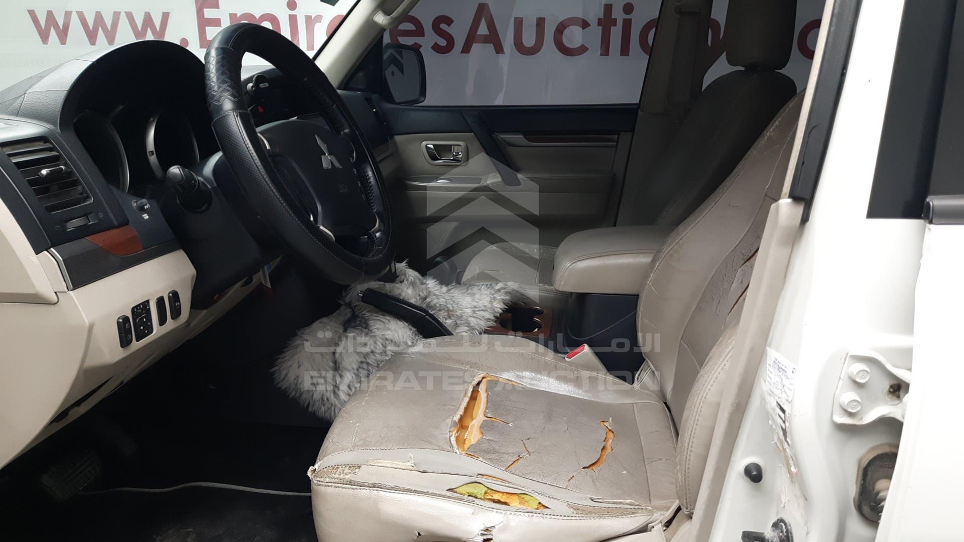 2008 MITSUBISHI PAJERO VIN: JMYLRV93W8J728895