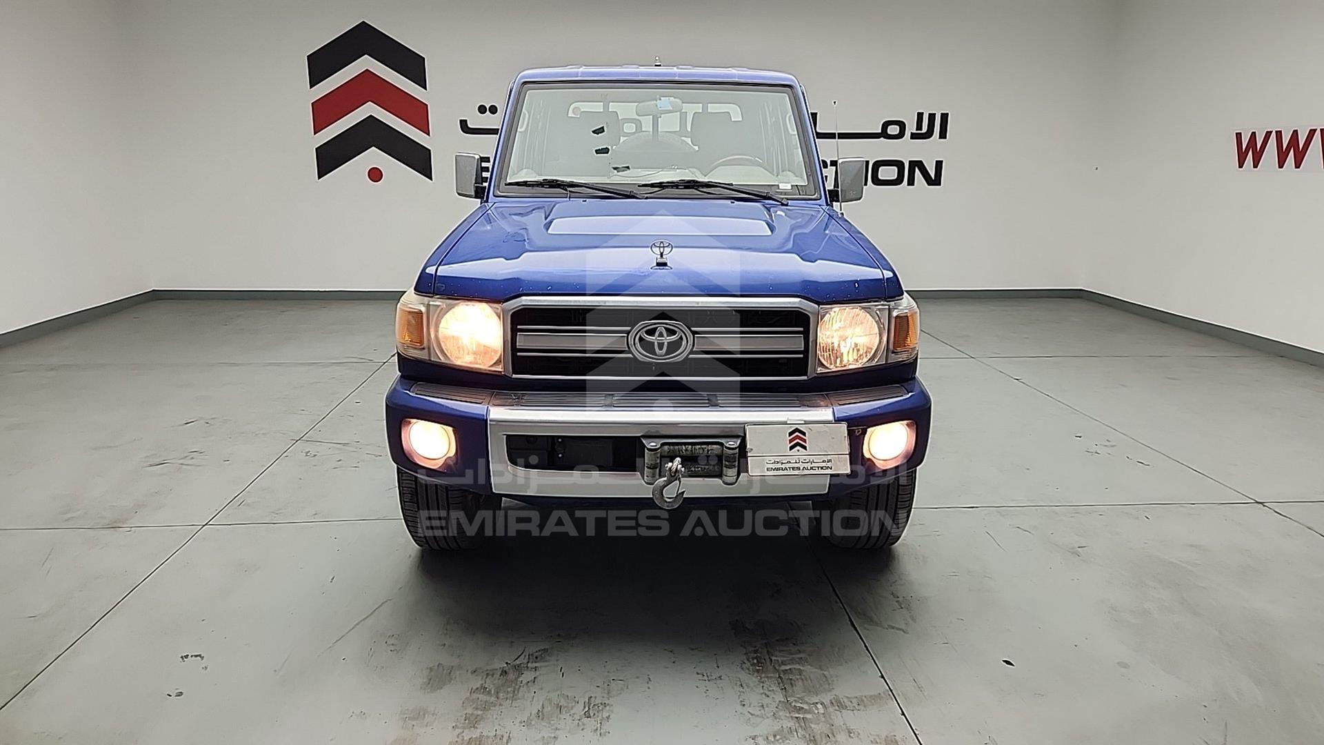 2013 TOYOTA LAND CRUISER VIN: JTFBU71J1D4703089