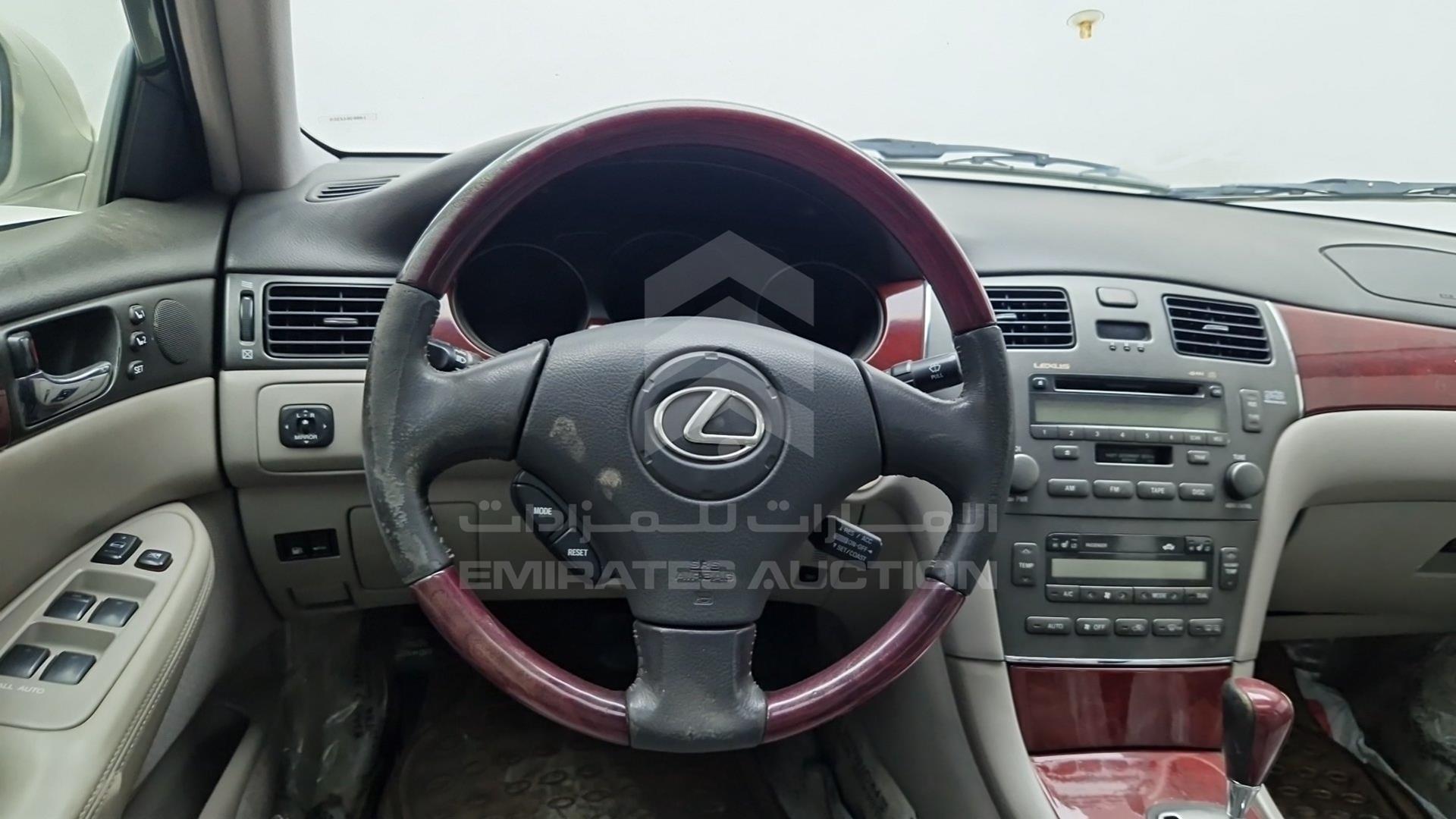 2002 LEXUS ES 300 VIN: JTHBF30G820063242