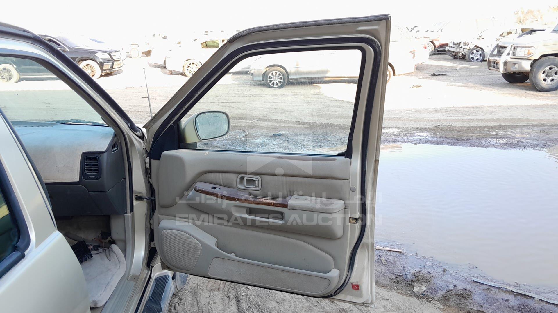 1998 INFINITI QX4 VIN: JNRAR05Y7WW030384