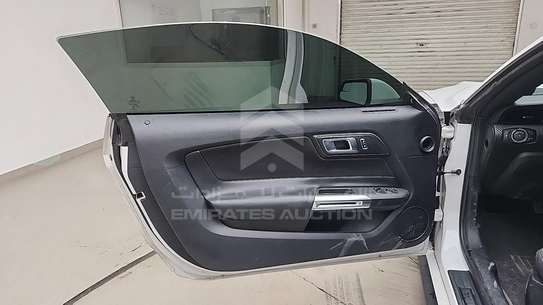 فورد موستانج 2018 — الباب الأمامي الأيسر — صورة 13