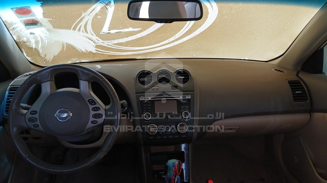 نيسان التيما 2011 — زاوية الواجهة الكاملة — صورة 15