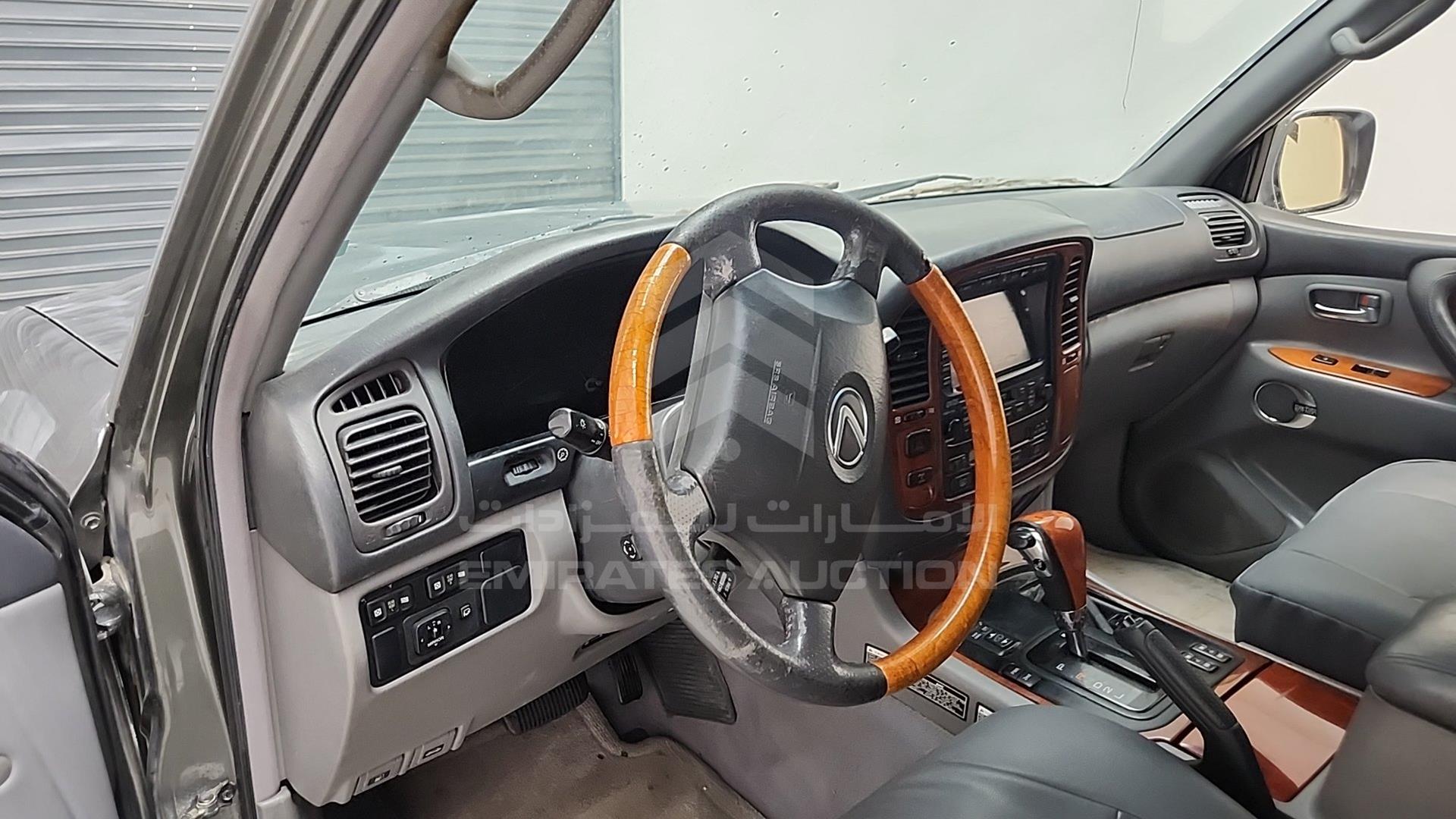2002 LEXUS LX 470 VIN: JTJHT00W423515791