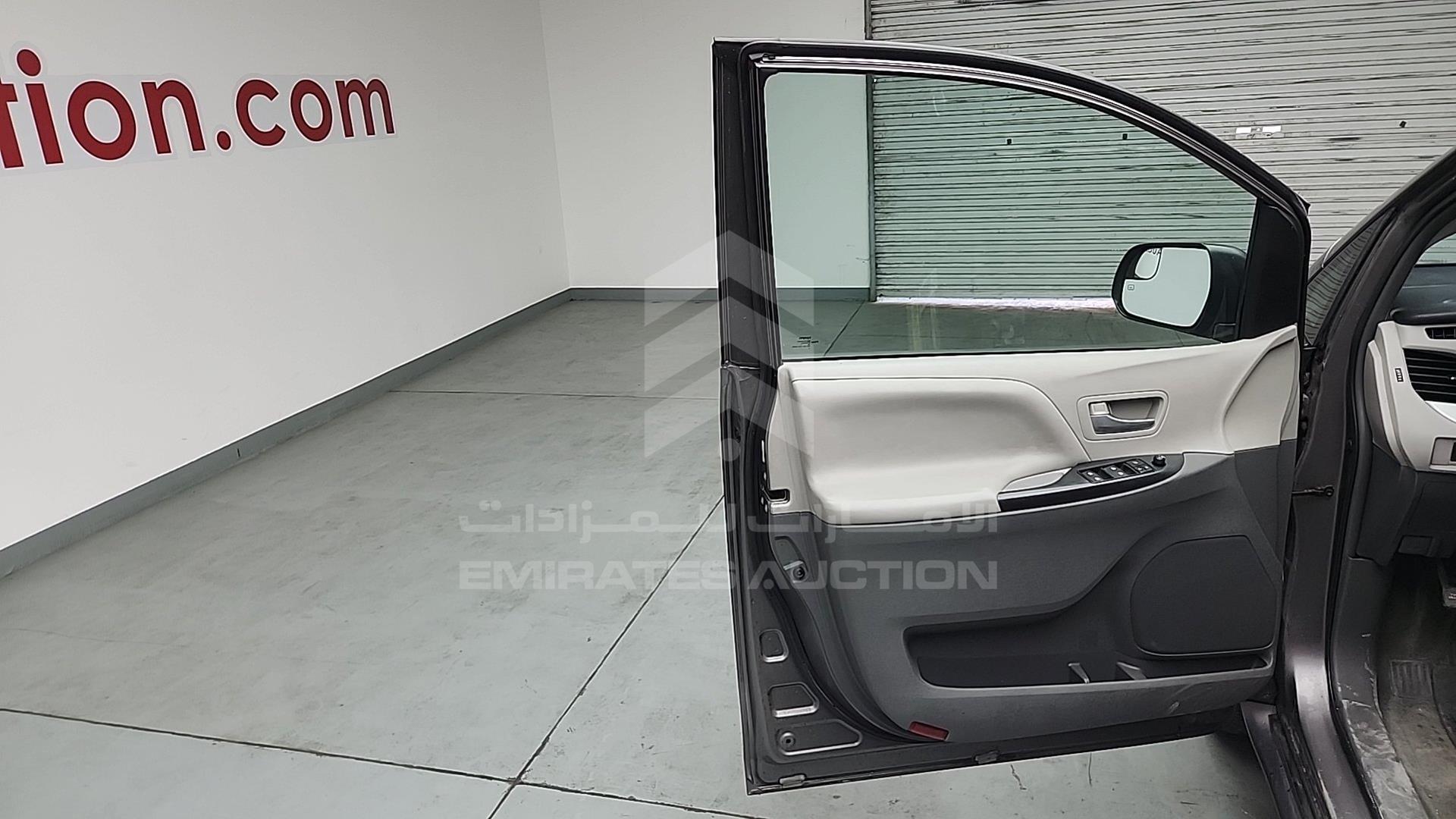 2017 TOYOTA SIENA VIN: 5TDKZ3DC6HS835890
