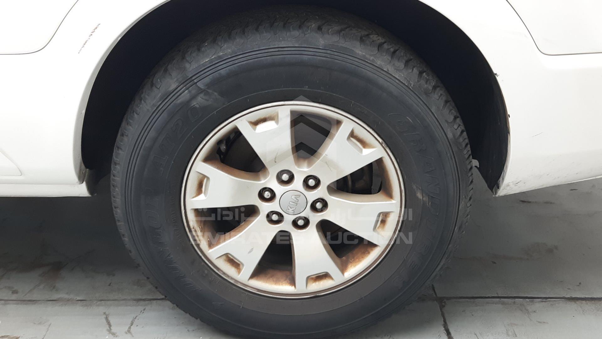 2015 KIA MOHAVE VIN: KNAKM8118F5127798