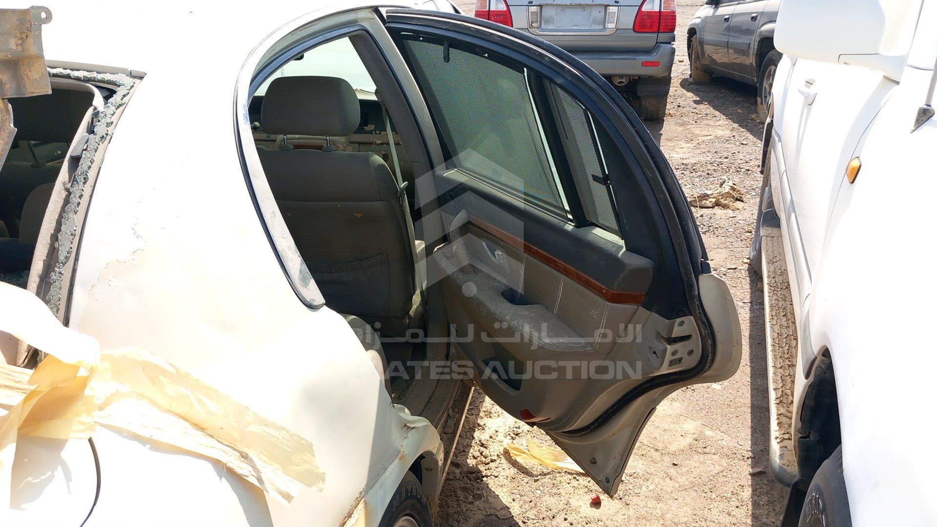 2004 KIA OPIRUS VIN: KNALD224445028628