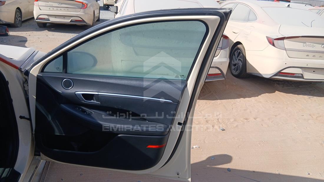 هيونداي سوناتا هجينة 2021 — الباب الأمامي الأيمن — صورة 25