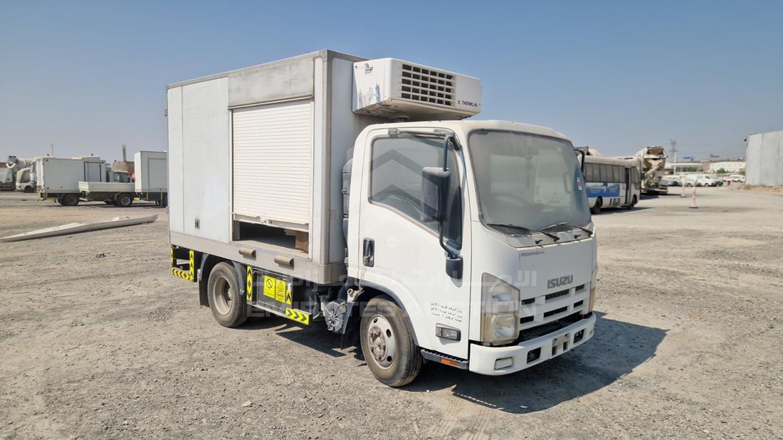 2013 Isuzu NMR — Front Right Angle — Photo 9