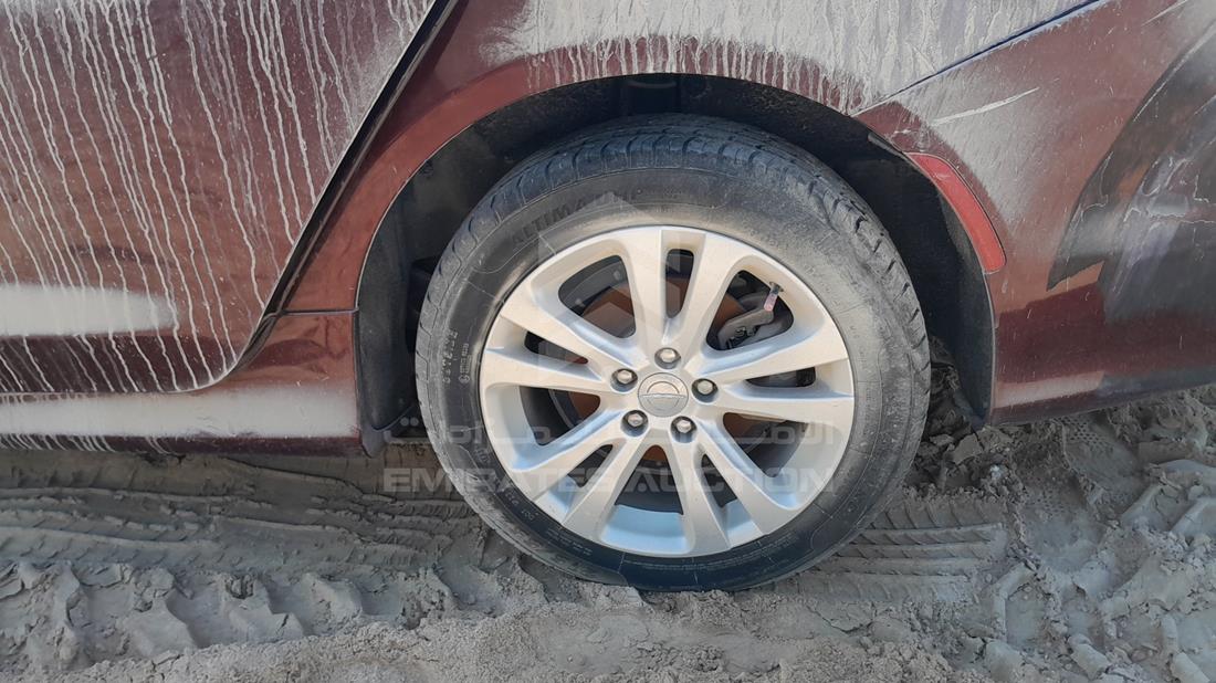 2015 Chrysler 200 — Rear Left Tyre — Photo 30