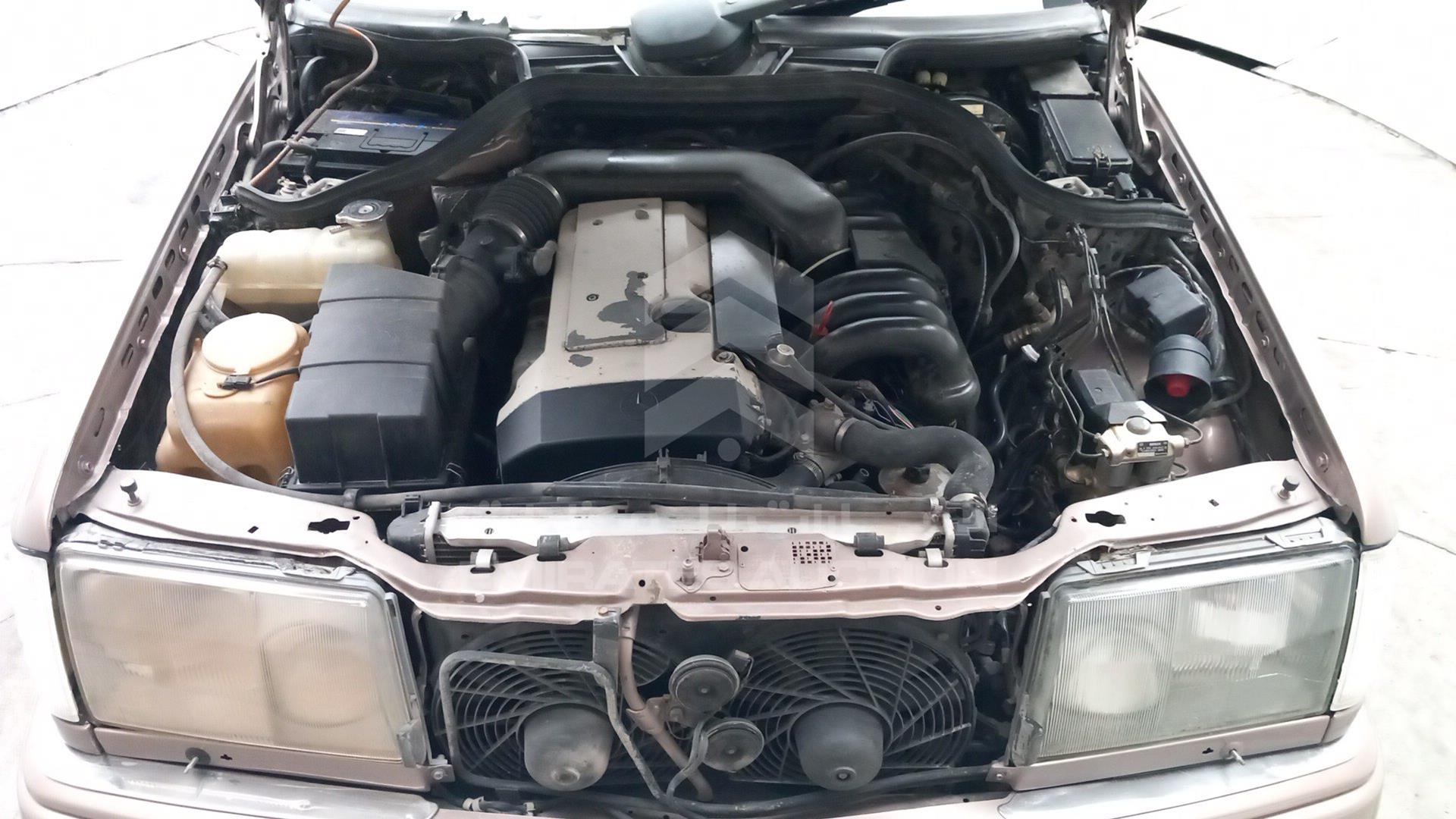 1993 MERCEDES E320 VIN: WDB1240321B880273