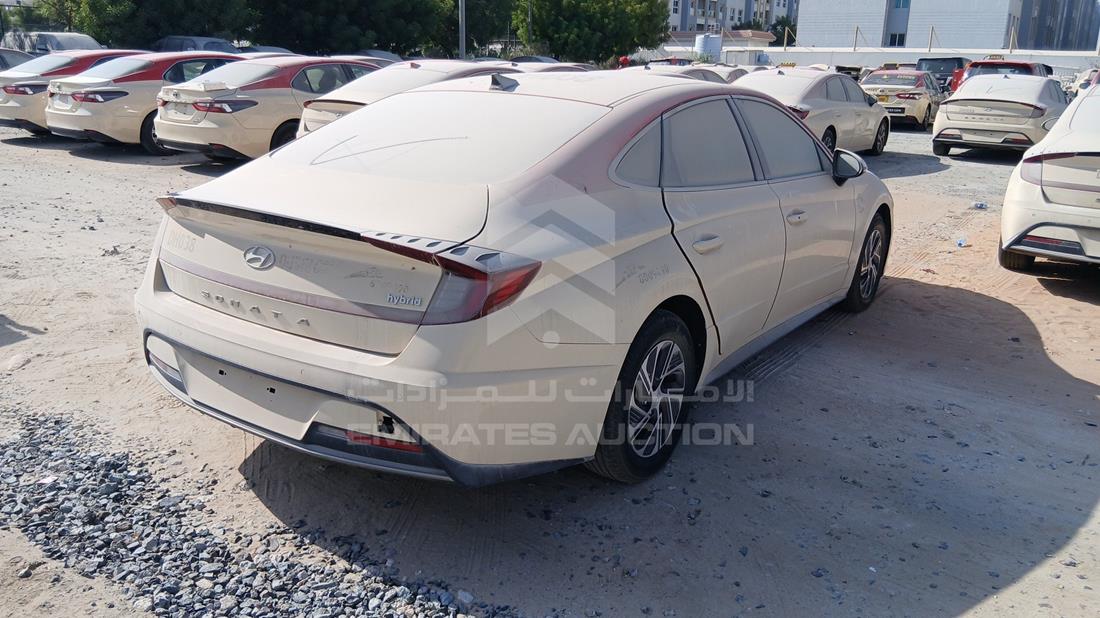 هيونداي سوناتا هجينة 2021 — الزاوية الخلفية اليمنى — صورة 9