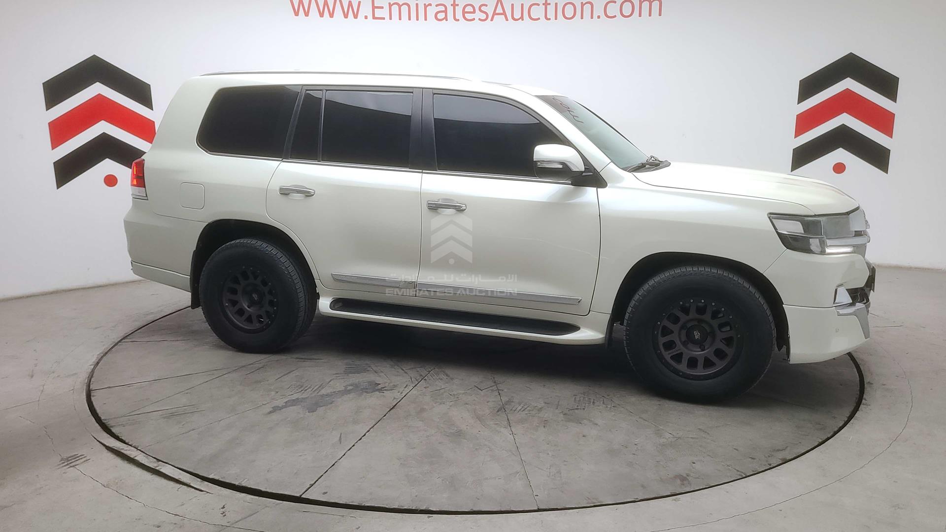 2016 TOYOTA LAND CRUISER VIN: JTMHY05J6G4036341