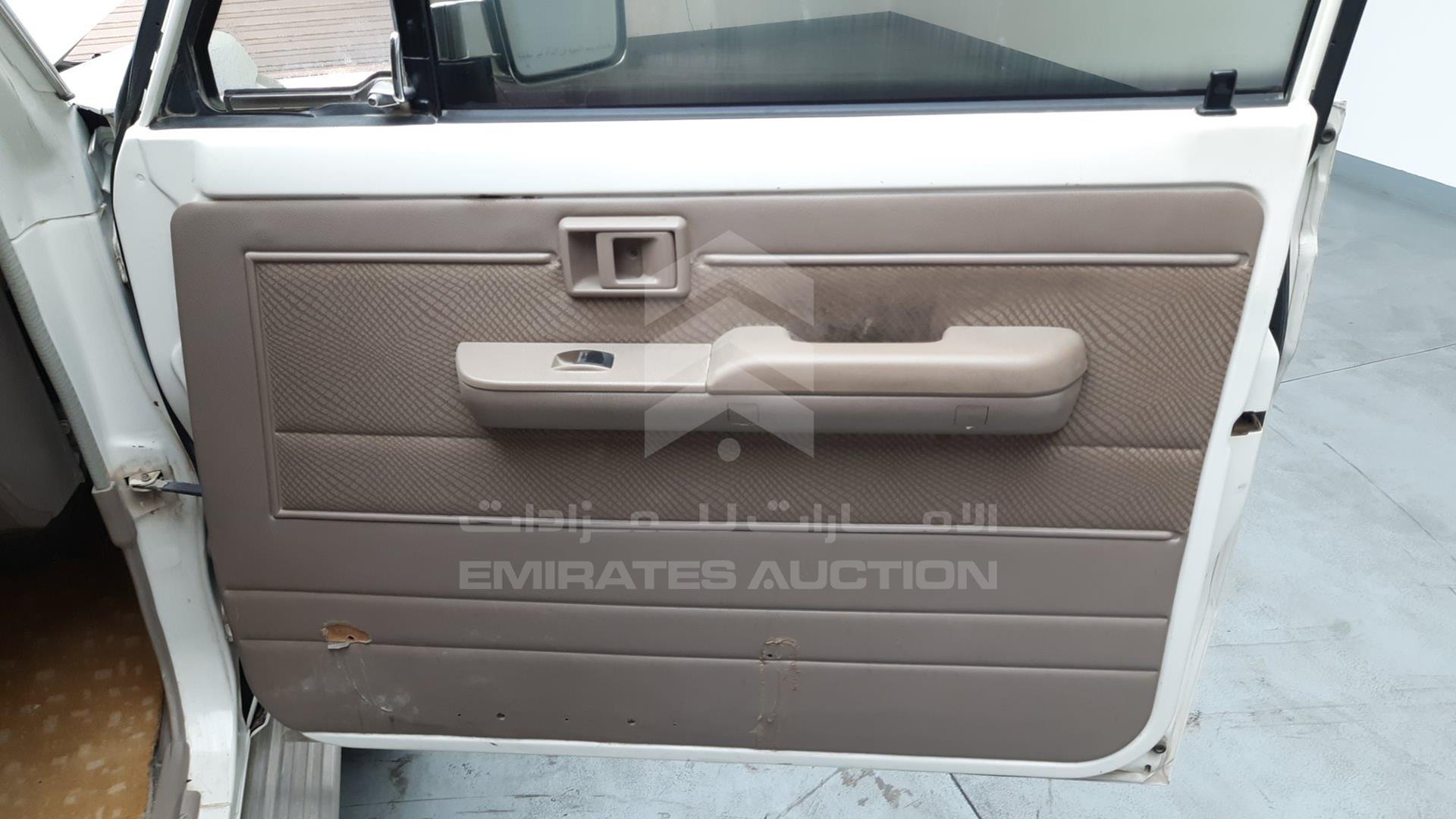 2013 TOYOTA LAND CRUISER VIN: JTFLU73J9D4538474