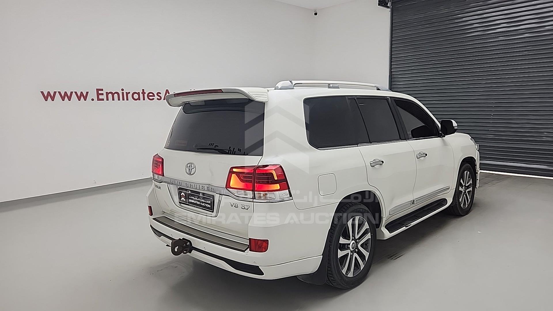 2016 TOYOTA LAND CRUISER VIN: JTMHX05J8G4122074