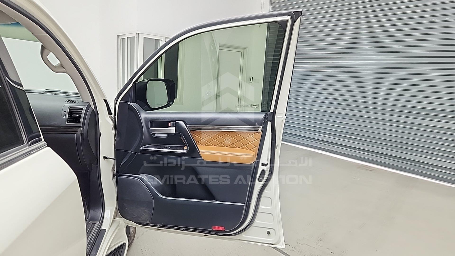 2021 TOYOTA LAND CRUISER VIN: JTMHX01J6M4225253