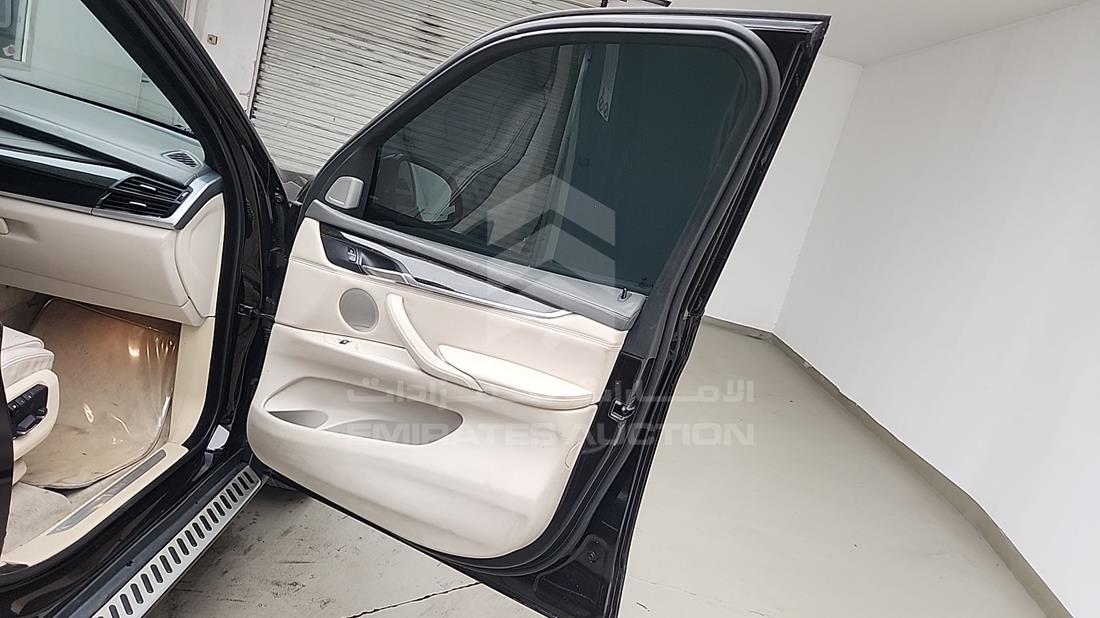 بي ام دبليو اكس 5 2014 — الباب الأمامي الأيمن — صورة 32