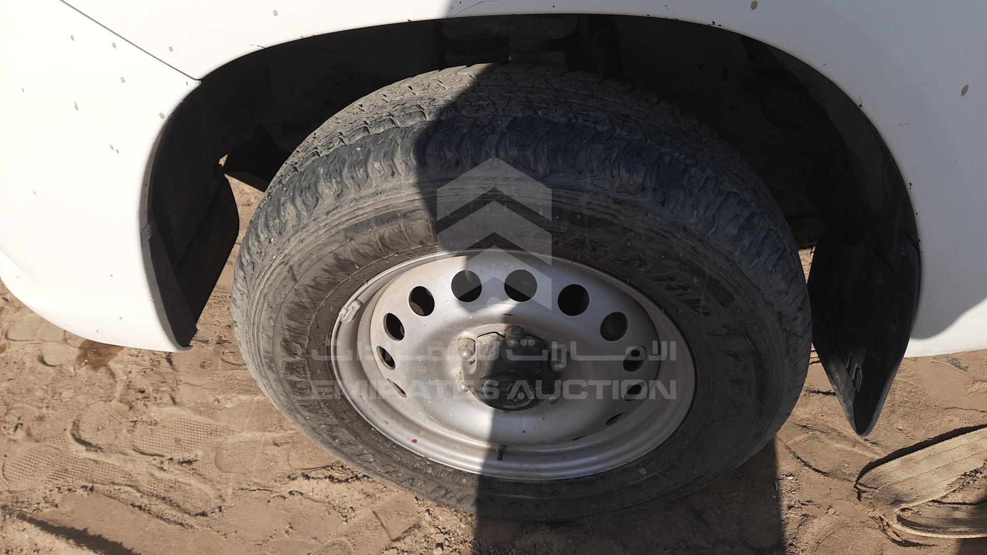 2017 TOYOTA HILUX VIN: MR0DX8CDXH0400056