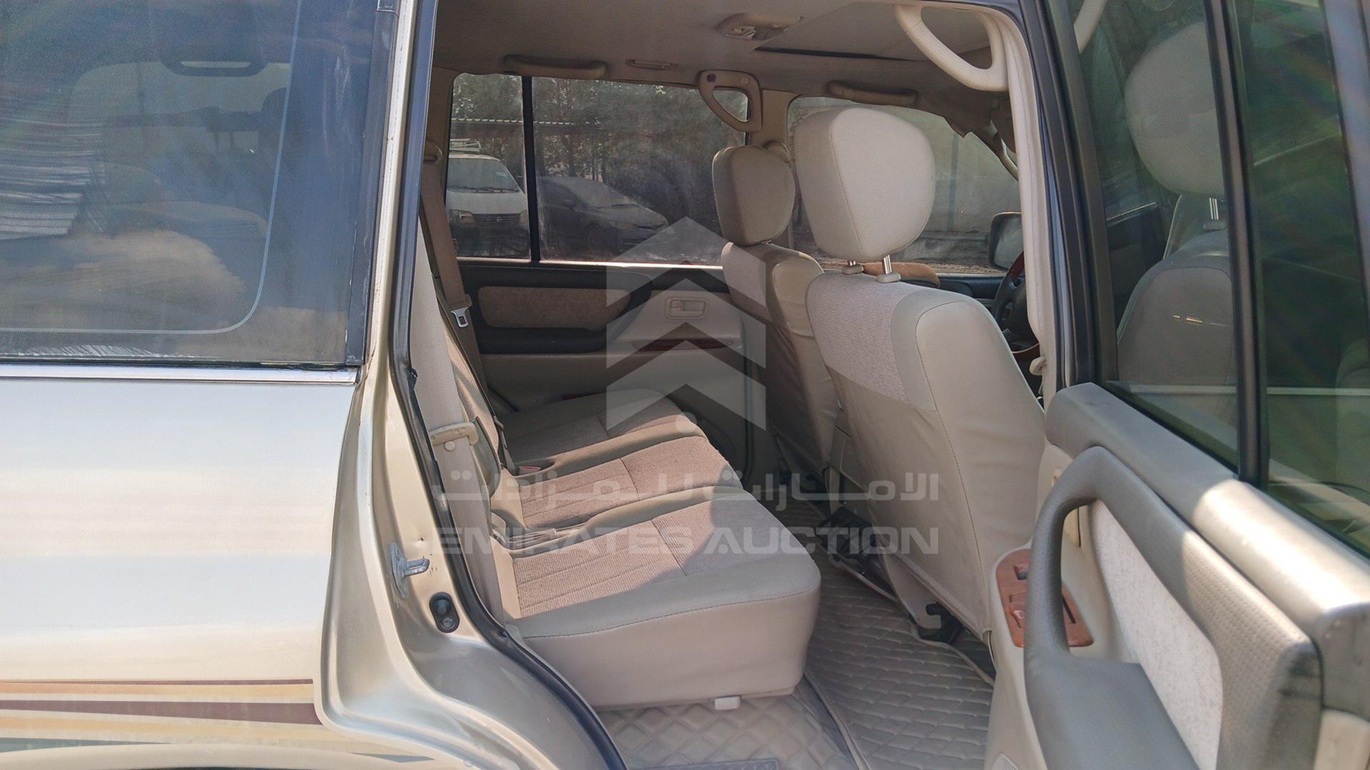 2005 TOYOTA LAND CRUISER VIN: JTEHJ09J455111569