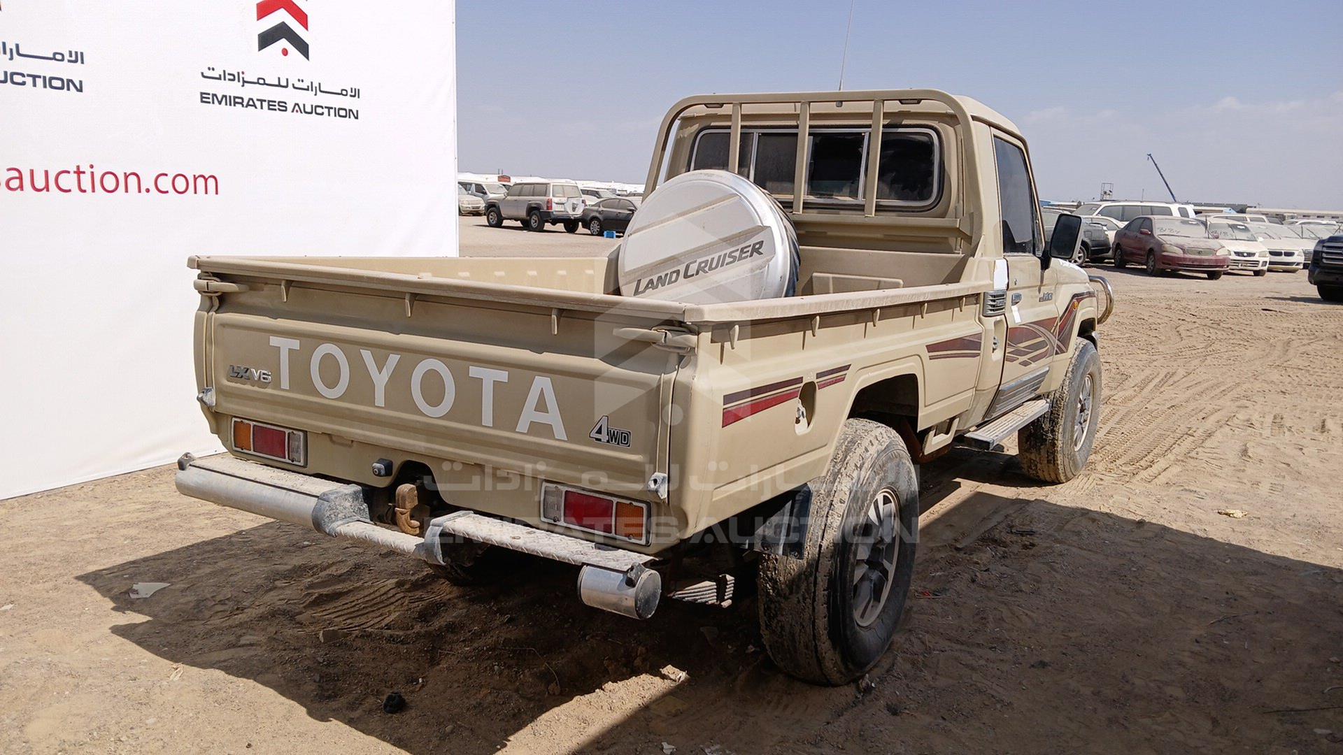 2015 TOYOTA LAND CRUISER VIN: JTFLU73J1F7019579