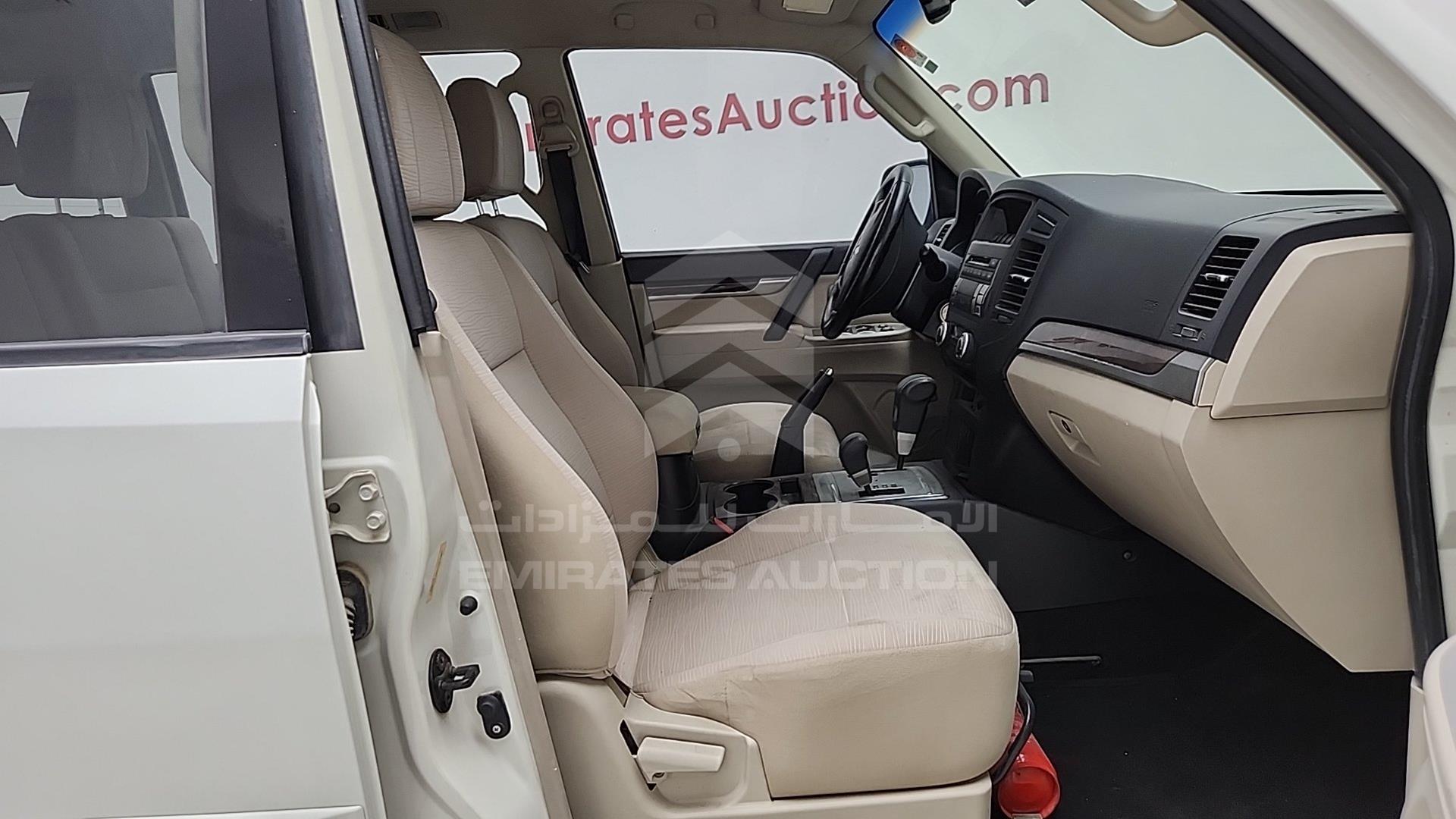 2010 MITSUBISHI PAJERO VIN: JMYLRV95WAJ702893