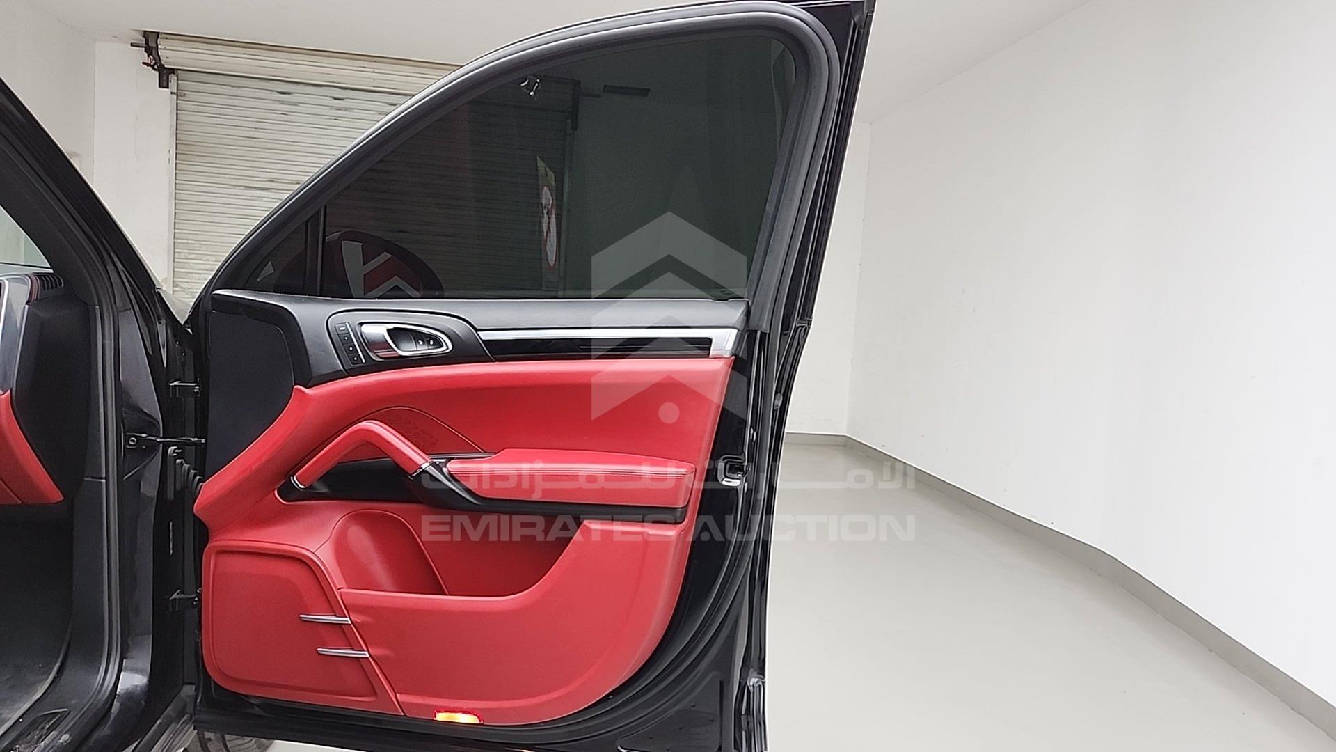 2016 PORSCHE CAYENNE VIN: WP1ZZZ92ZGLA05582