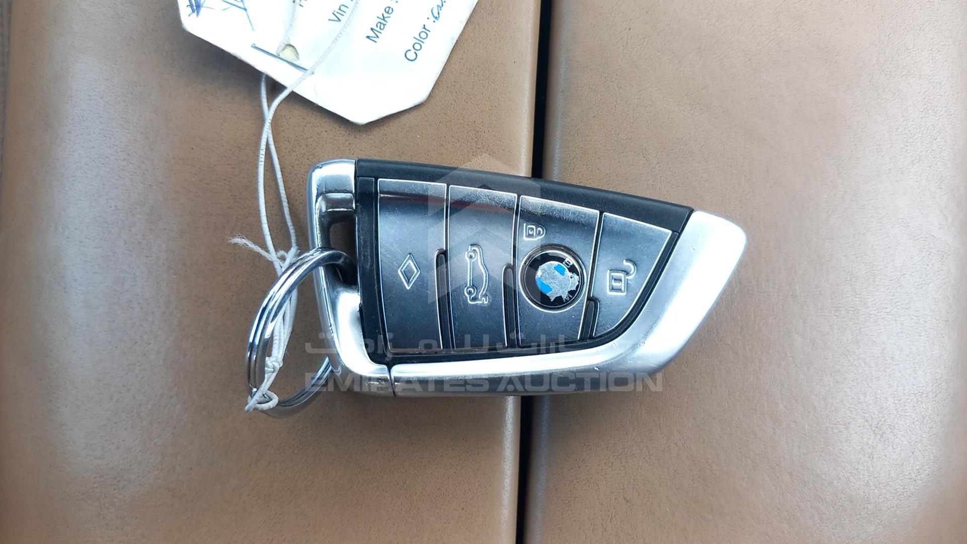 2016 BMW 730 VIN: WBA7E010XGG560458