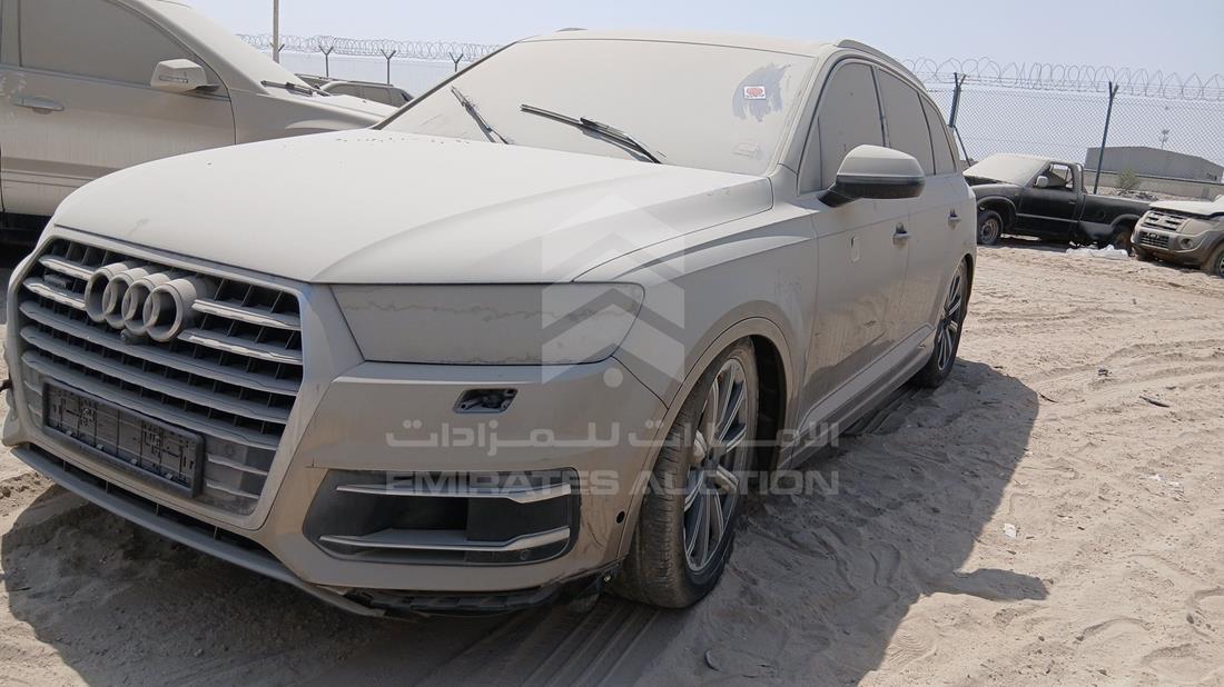 2016 Audi Q7 — Front Left Angle — Photo 5