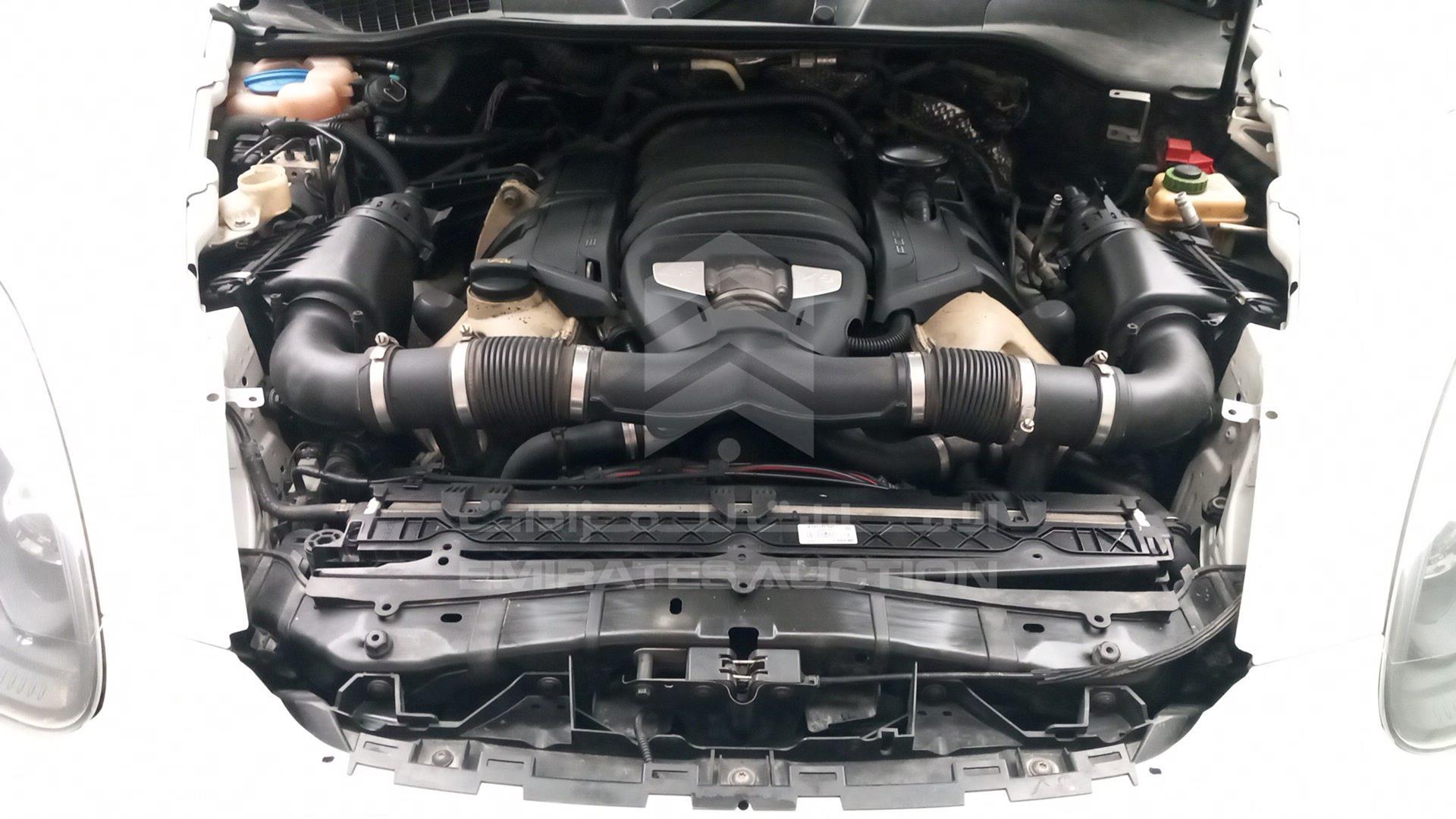 2013 PORSCHE CAYENNE GTS VIN: WP1ZZZ92ZDLA74142