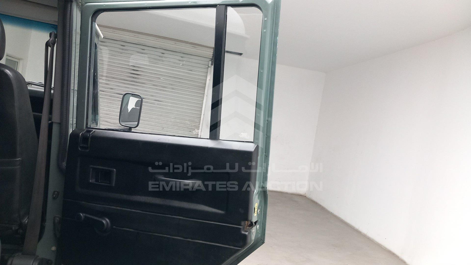 2009 LAND ROVER DEFENDER VIN: SALLDKHT89A778093