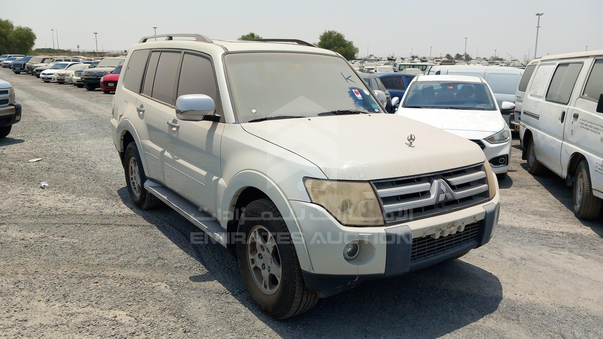 2008 MITSUBISHI PAJERO VIN: JMYLRV93W8J724284