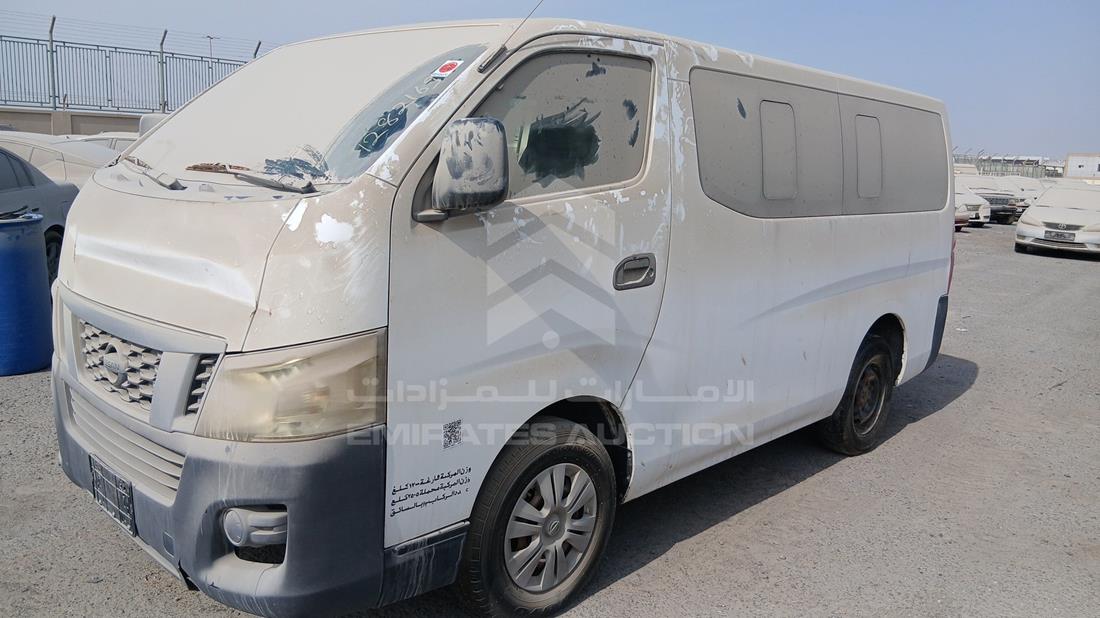 نيسان إن في 350 2015 — الزاوية الأمامية اليسرى — صورة 4