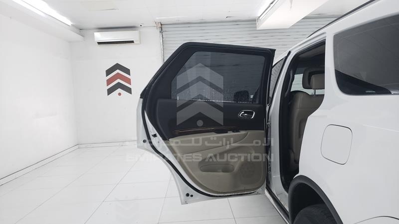 1C4SDJDTXFC864276 Auction: EmiratesAuction Lot: 405557 1C4SDJDTXFC864276 Dodge Durango 2015 WHITE Photo 18