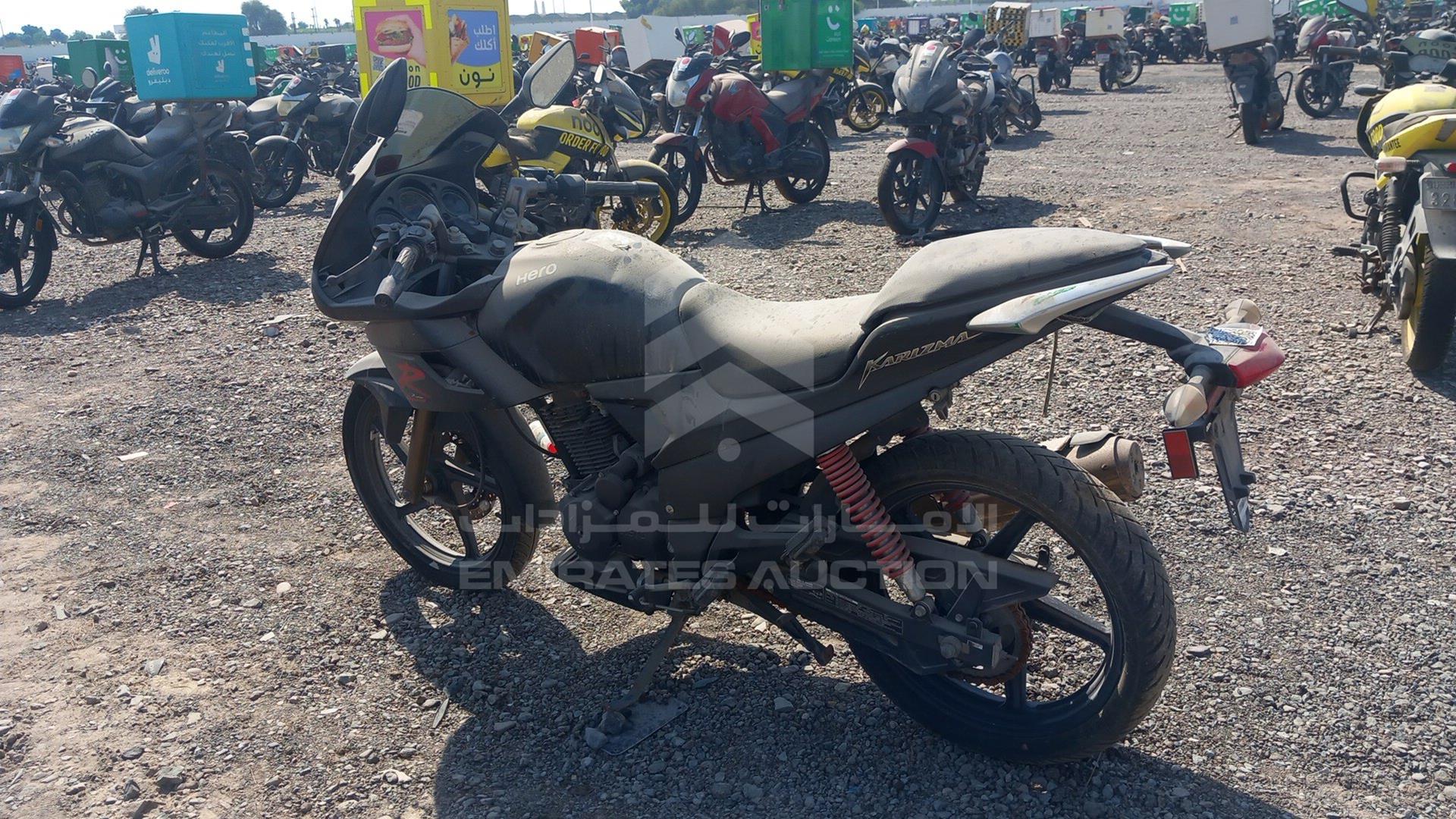 2017 HERO KARIZMA VIN: MBLMCS409HGY00006