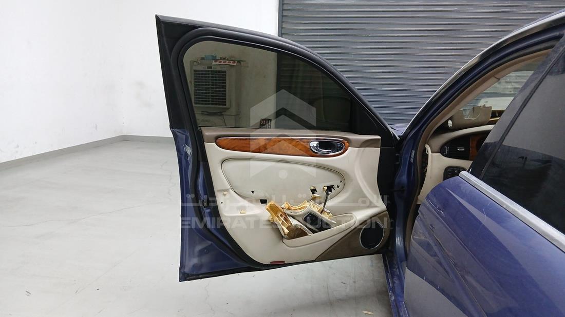 جاكوار  2004 — الباب الأمامي الأيسر — صورة 12