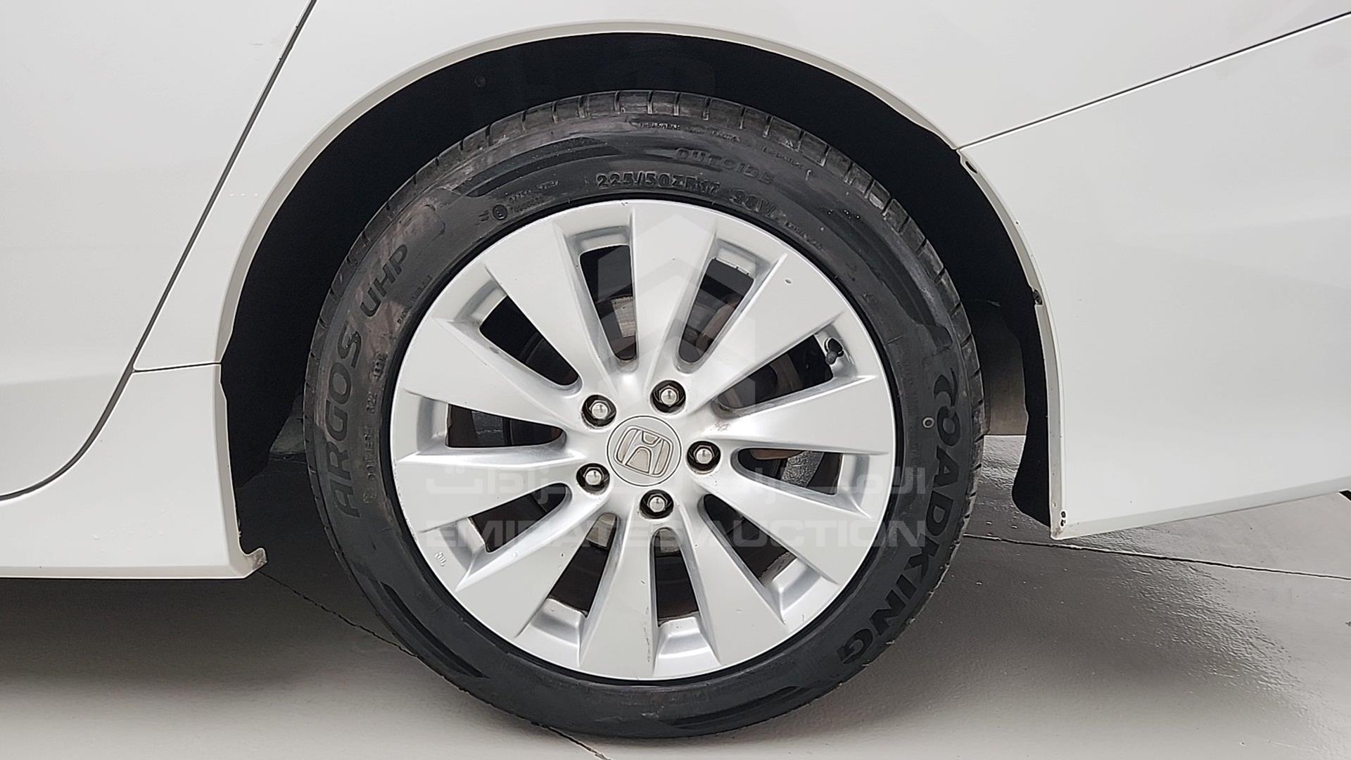 2016 HONDA ACCORD VIN: LUCCR3668G3400375