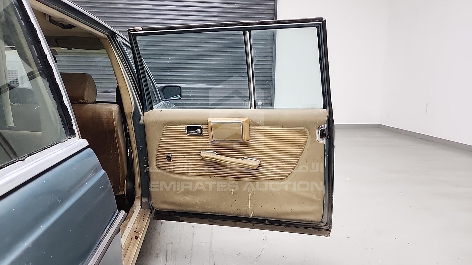 1981 MERCEDES 250 VIN: WDB12302810105896