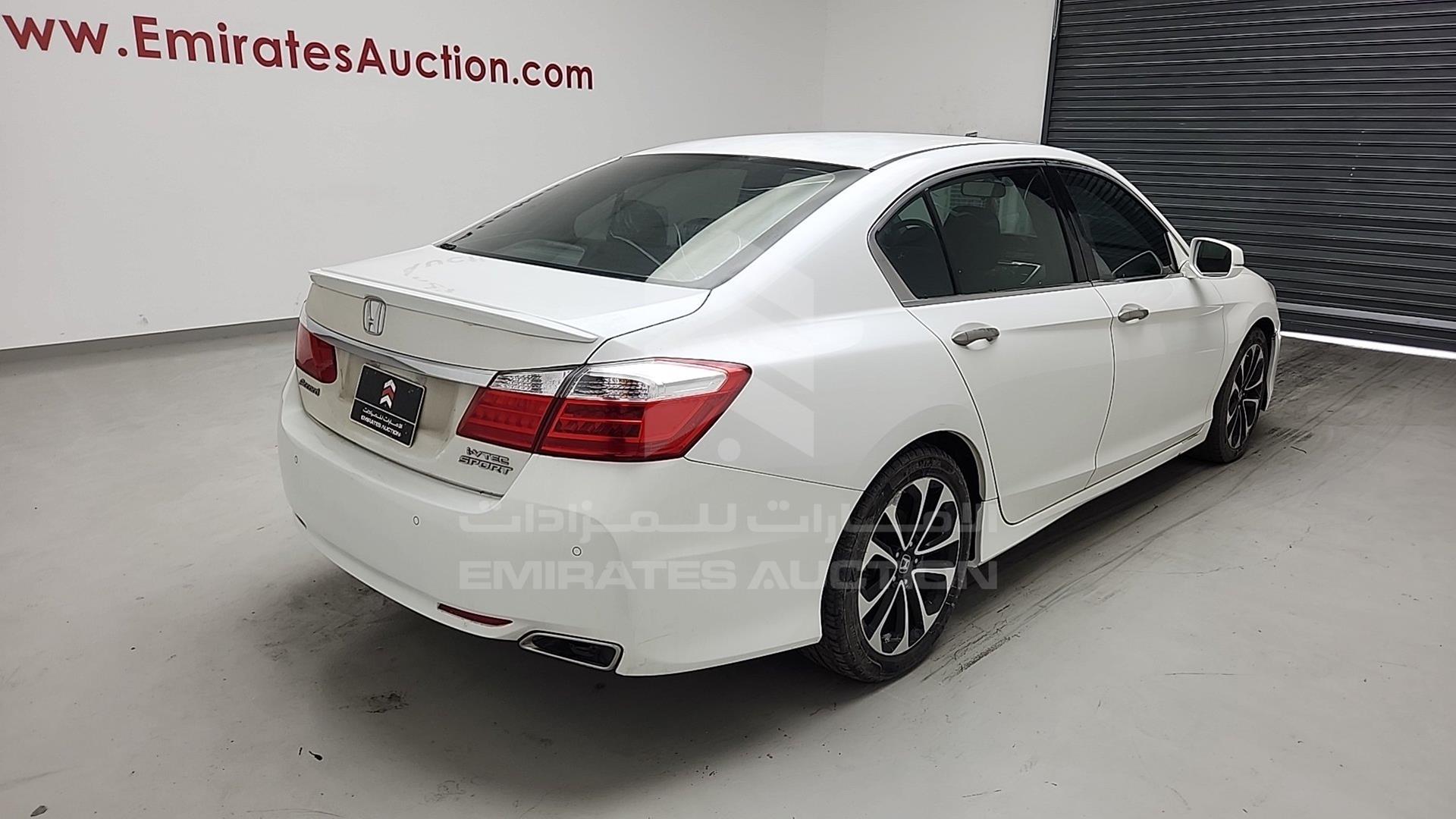 2016 HONDA ACCORD VIN: LUCCR2647G3413109
