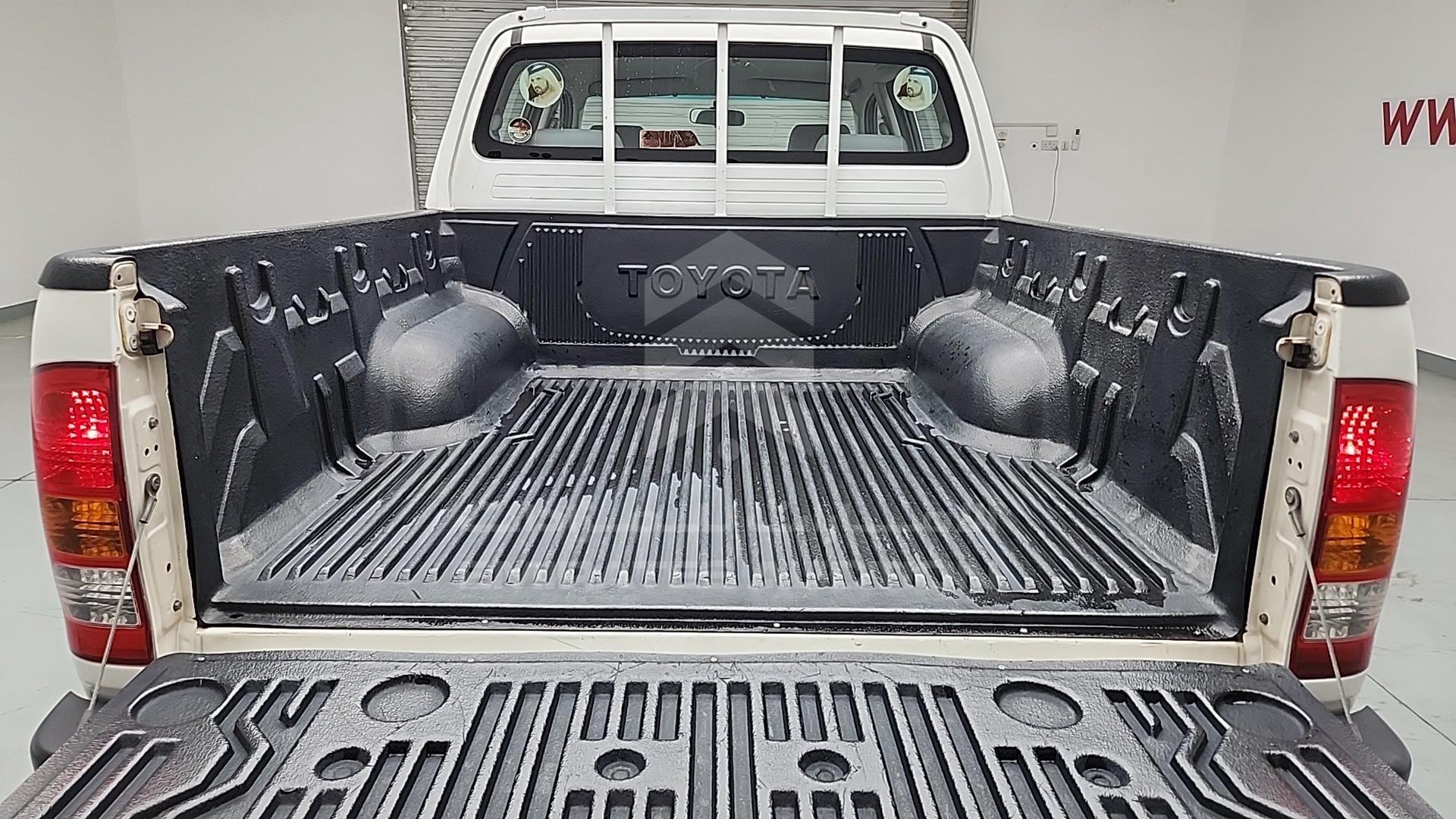 2011 TOYOTA HILUX VIN: MR0EX12G2B2047248