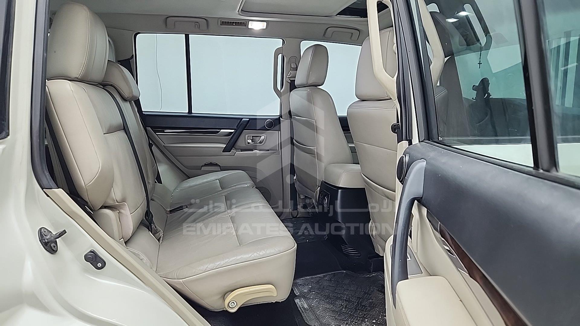 2010 MITSUBISHI PAJERO VIN: JMYLRV95WAJ716207