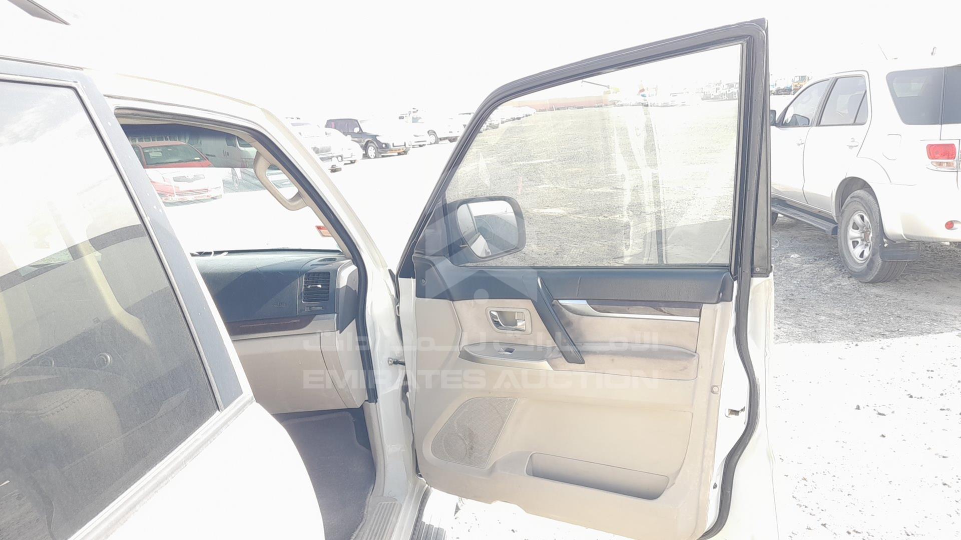 2012 MITSUBISHI PAJERO VIN: JMYLRV95WCJ704546