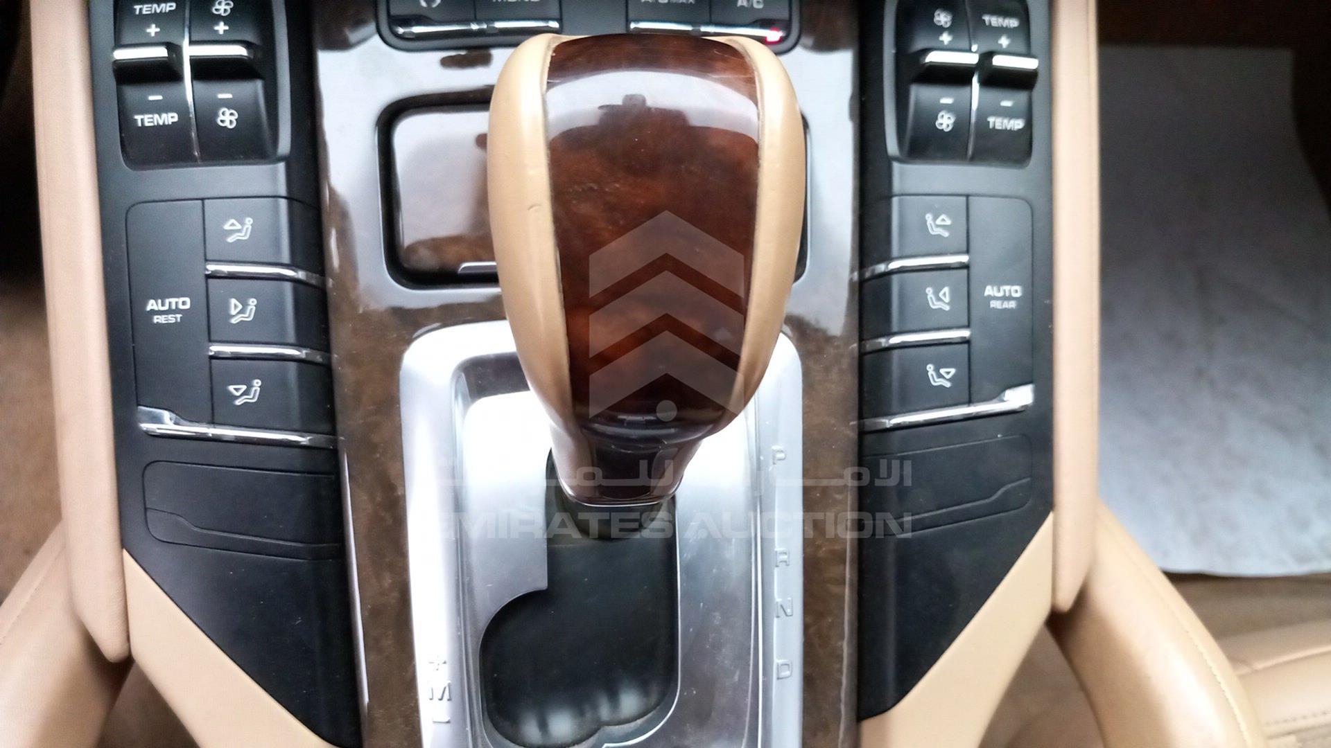2013 PORSCHE CAYENNE VIN: WP1ZZZ92ZDLA70062
