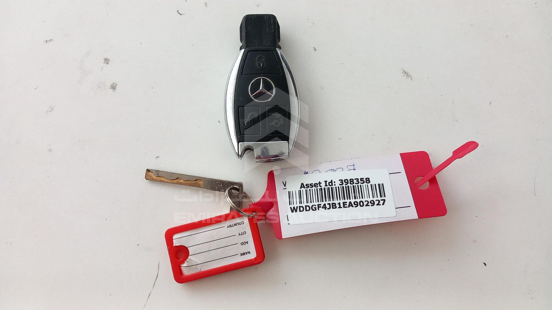 2014 MERCEDES C200 VIN: WDDGF4JB1EA902927