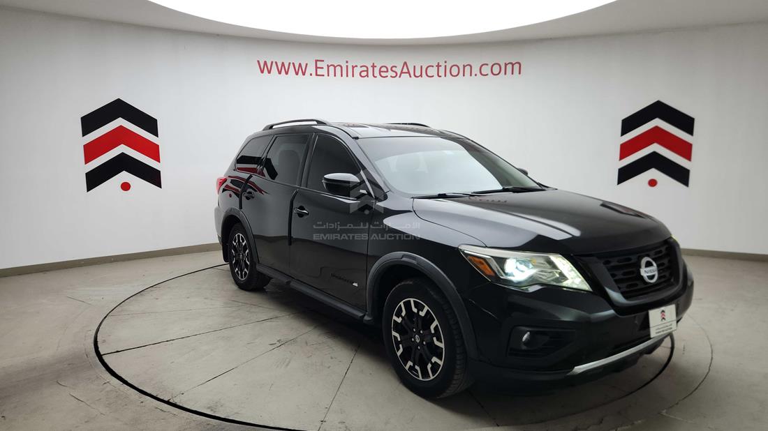 2020 Nissan Pathfinder — Front Right Angle — Photo 12