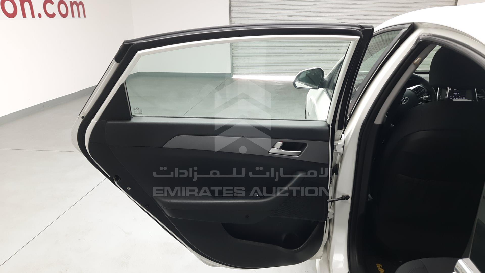 2018 HYUNDAI SONATA VIN: KMHE24139JA081992