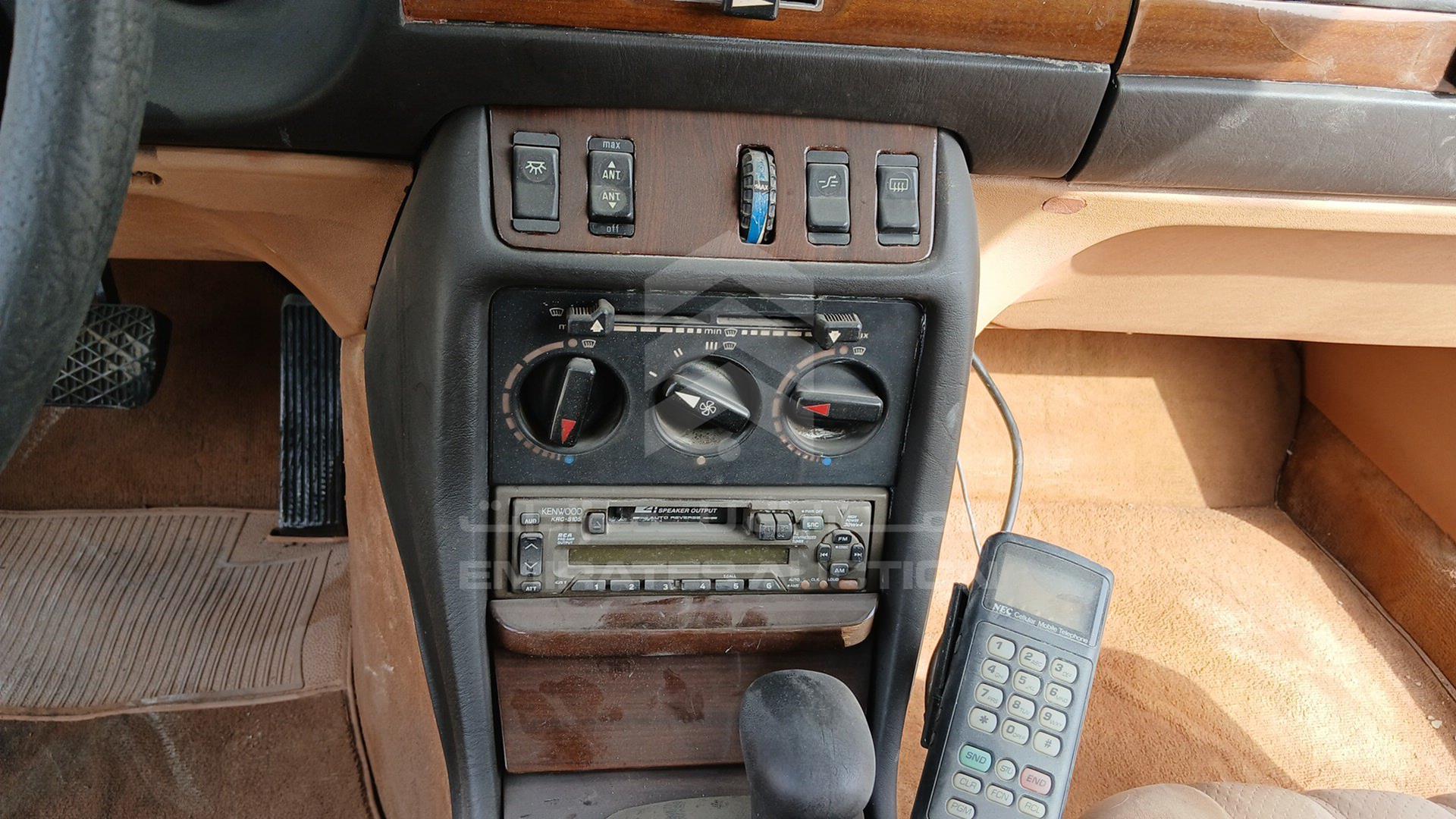 1983 MERCEDES 240D VIN: WDBAB23A6DB408137